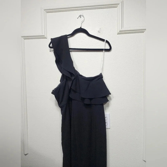 Lulu's Grand Beauty Black Ruffled One-Shoulder Mermaid Maxi Dress Wedding Party - Picture 9 of 11